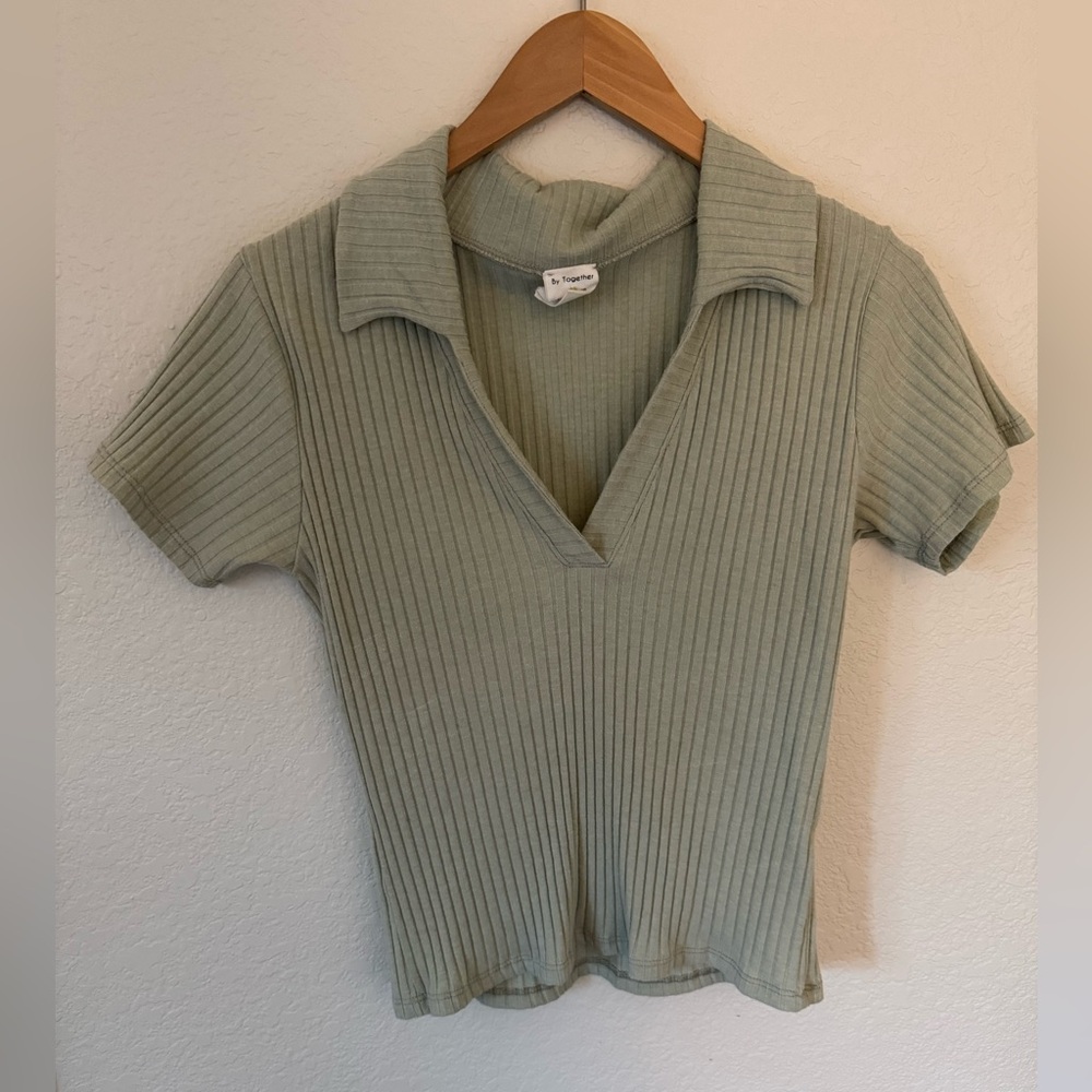 Short sleeve mint color shirt with collar